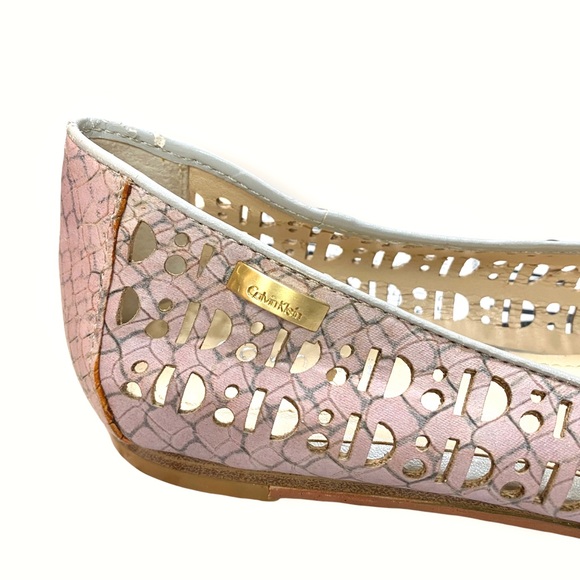 Calvin Klein [8M] Geometric Cut-Out Pink Snakeskin Print Round Toe Flats - Picture 4 of 14